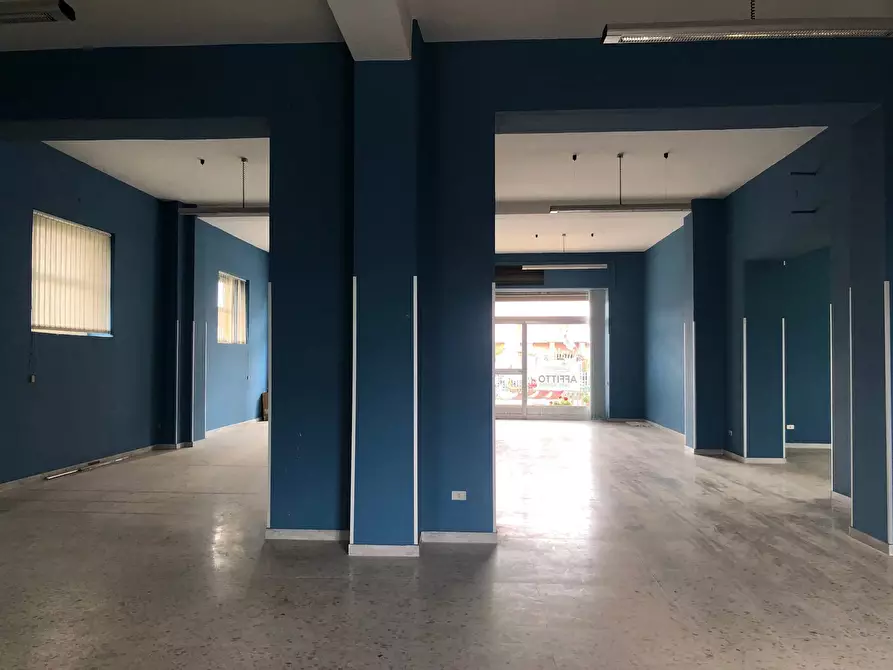 Immagine 6 di Locale commerciale in affitto  in pianopantano a Mirabella Eclano