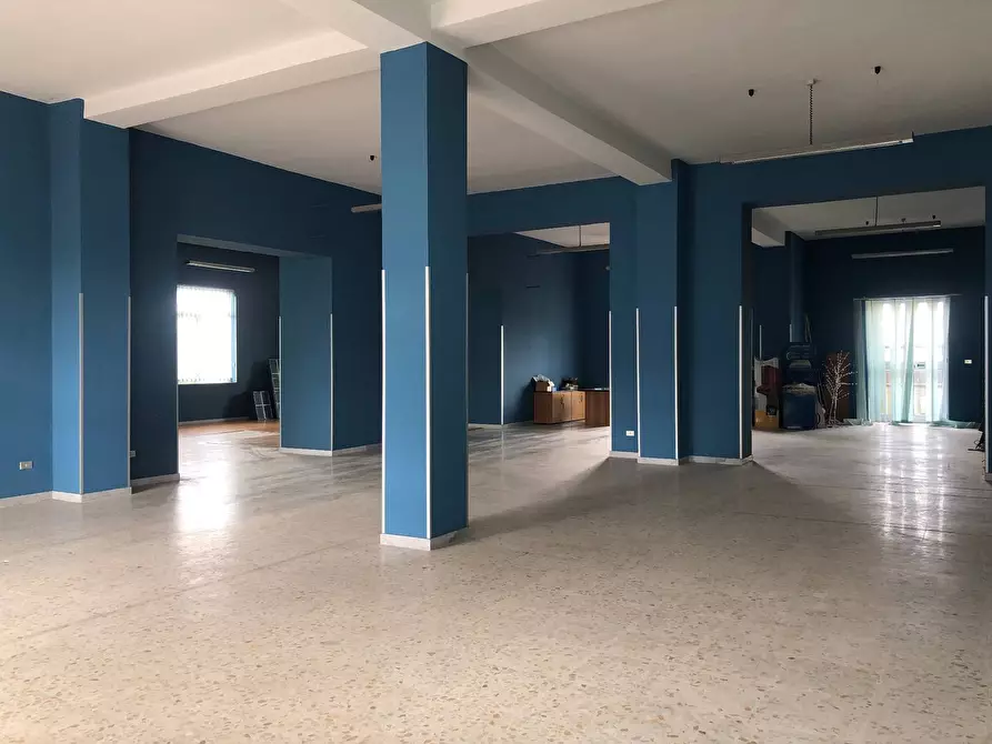 Immagine 9 di Locale commerciale in affitto  in pianopantano a Mirabella Eclano