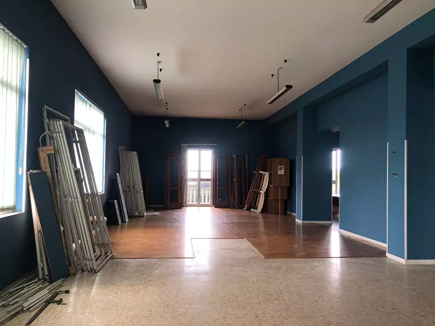 Immagine 10 di Locale commerciale in affitto  in pianopantano a Mirabella Eclano