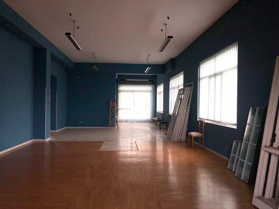 Immagine 11 di Locale commerciale in affitto  in pianopantano a Mirabella Eclano