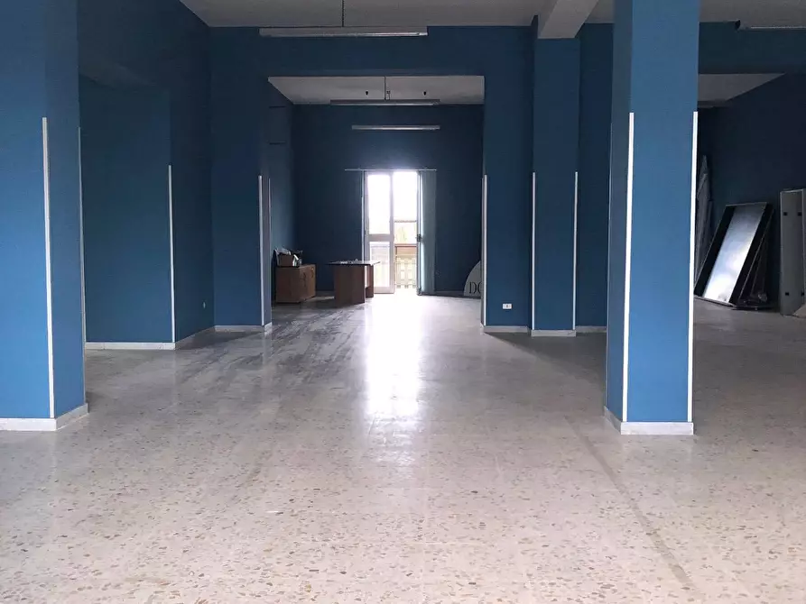 Immagine 13 di Locale commerciale in affitto  in pianopantano a Mirabella Eclano