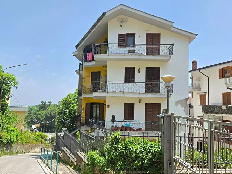 Immagine 1 di Appartamento in vendita  in piazza partenio 25 a Ospedaletto D'alpinolo