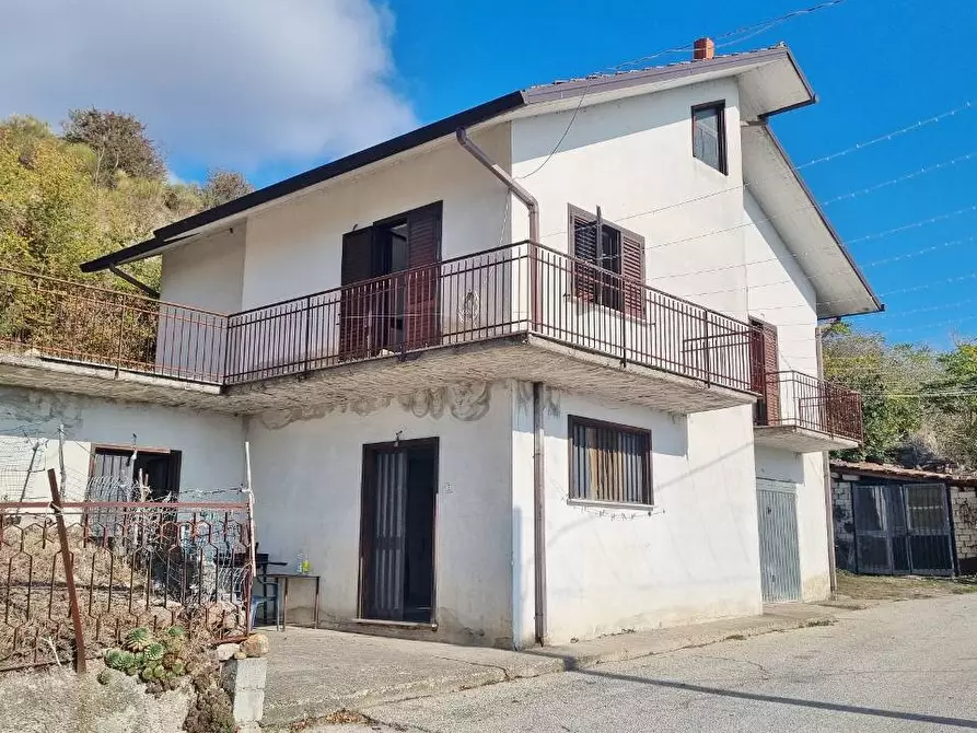 Immagine 2 di Casa indipendente in vendita  in Via Comunale Civita a San Sossio Baronia