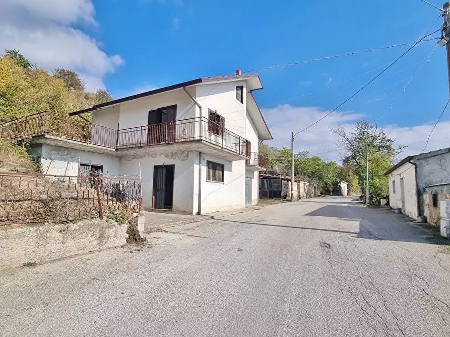 Immagine 3 di Casa indipendente in vendita  in Via Comunale Civita a San Sossio Baronia