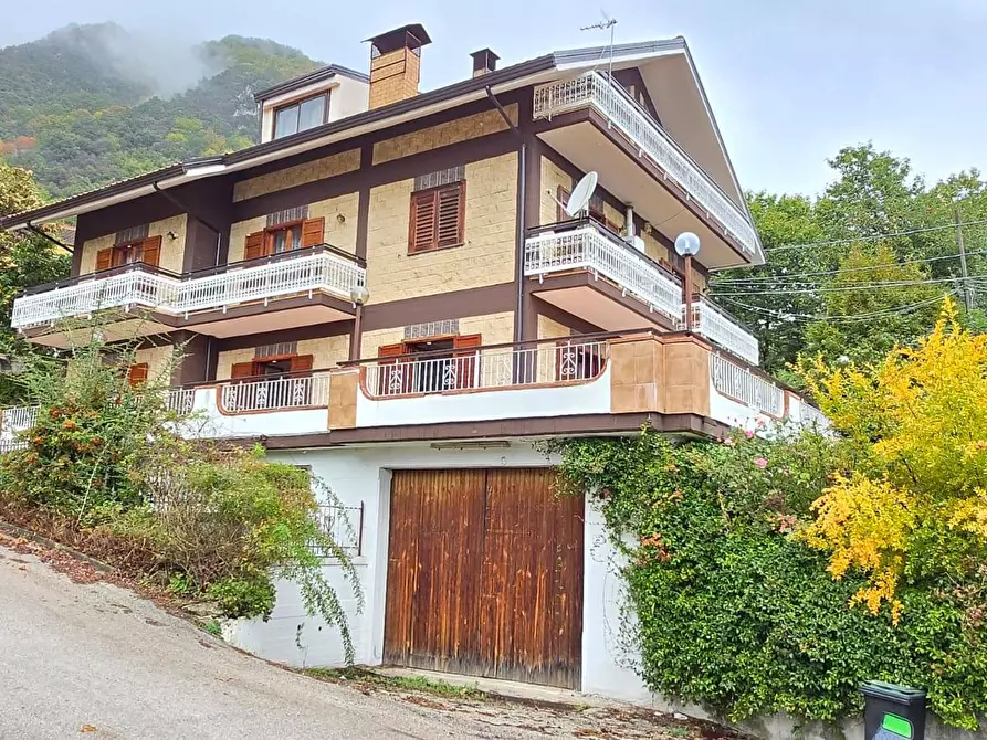 Immagine 2 di Villa in vendita  in Via Montevergine a Ospedaletto D'alpinolo
