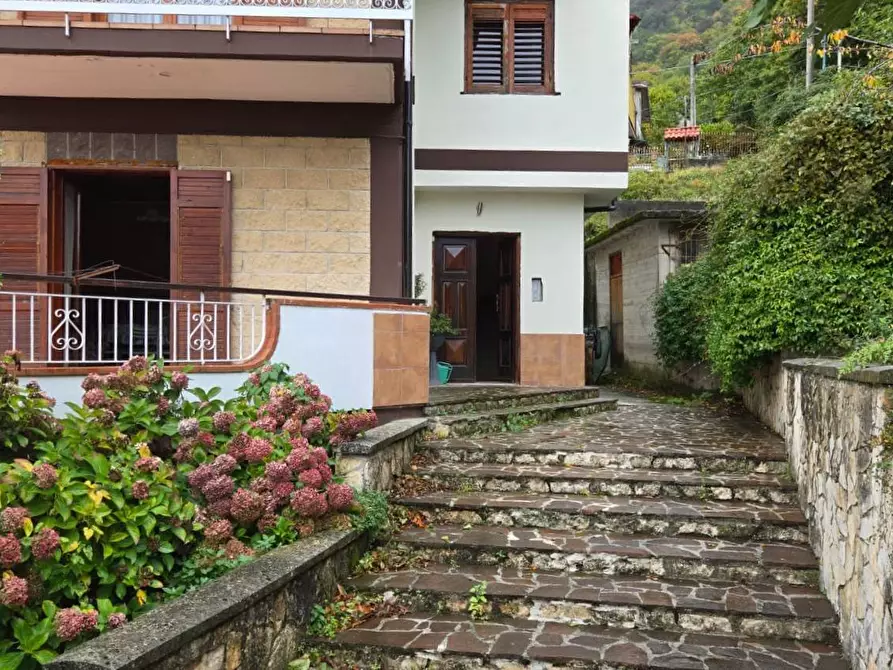 Immagine 3 di Villa in vendita  in Via Montevergine a Ospedaletto D'alpinolo