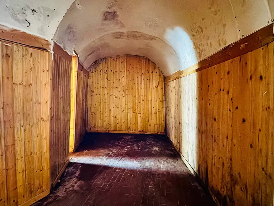 Immagine 4 di Locale commerciale in vendita  a Ariano Irpino