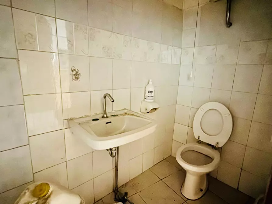 Immagine 8 di Locale commerciale in vendita  a Ariano Irpino