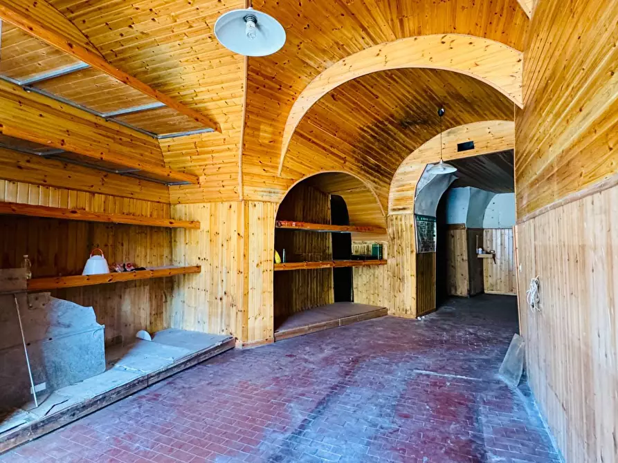 Immagine 2 di Locale commerciale in vendita  a Ariano Irpino