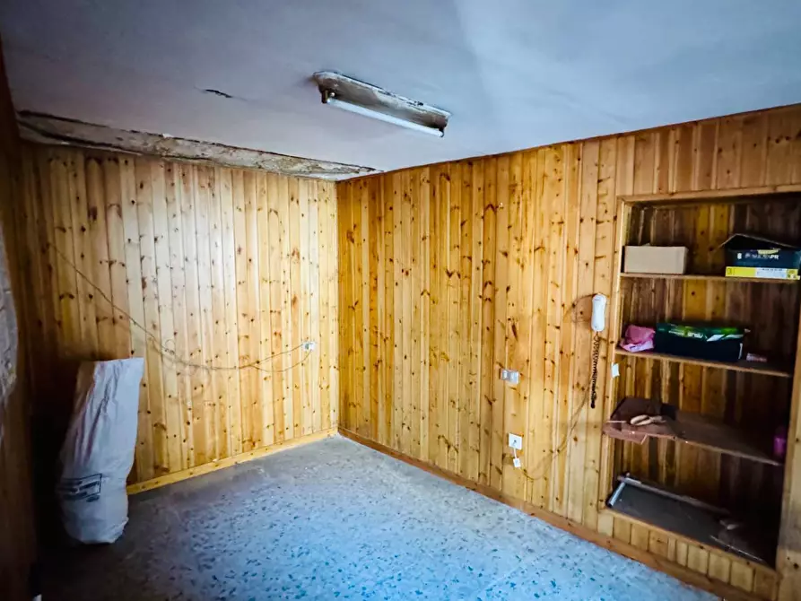 Immagine 5 di Locale commerciale in vendita  a Ariano Irpino