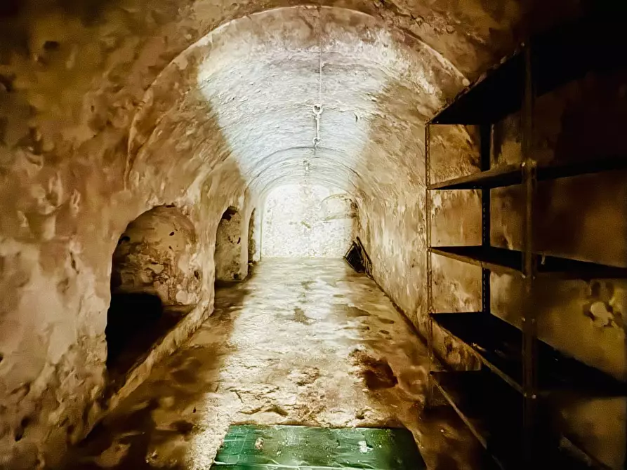 Immagine 7 di Locale commerciale in vendita  a Ariano Irpino