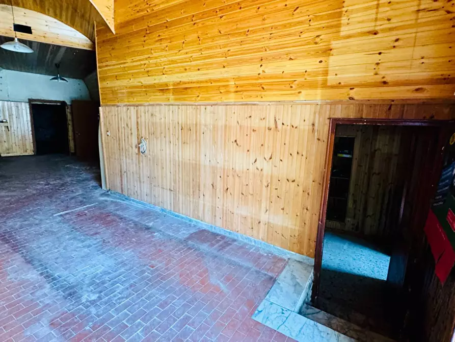 Immagine 6 di Locale commerciale in vendita  a Ariano Irpino