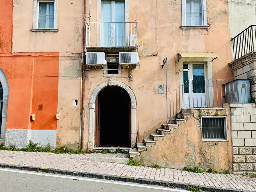 Immagine 9 di Locale commerciale in vendita  a Ariano Irpino