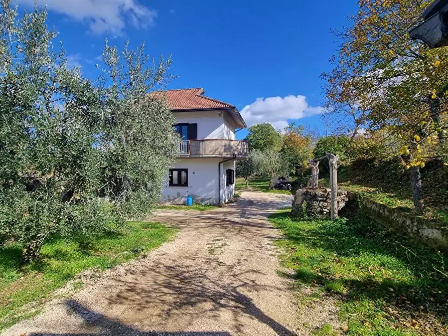 Immagine 1 di Villa in vendita  in Contrada Molini a Trevico