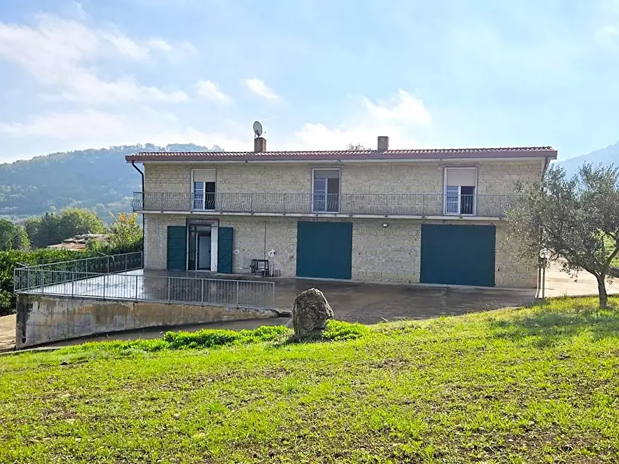 Immagine 1 di Casa indipendente in vendita  in Via delle Querce 3 a Torre Le Nocelle