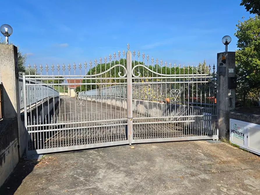 Immagine 3 di Casa indipendente in vendita  in Via delle Querce 3 a Torre Le Nocelle