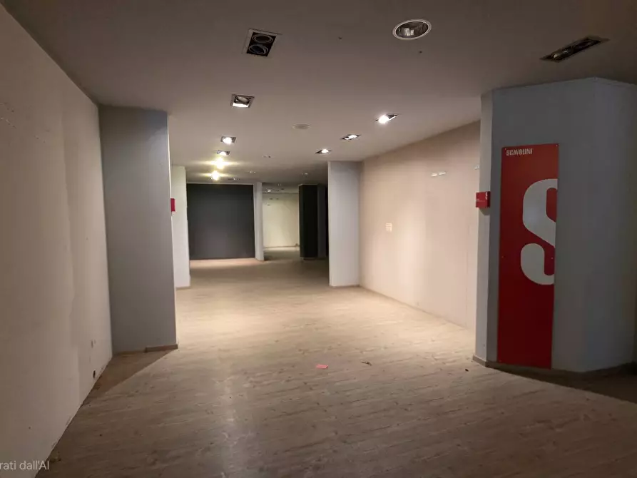 Immagine 7 di Locale commerciale in affitto  a Mirabella Eclano