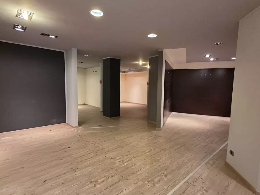 Immagine 8 di Locale commerciale in affitto  a Mirabella Eclano