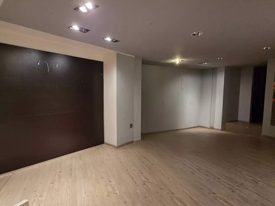 Immagine 9 di Locale commerciale in affitto  a Mirabella Eclano