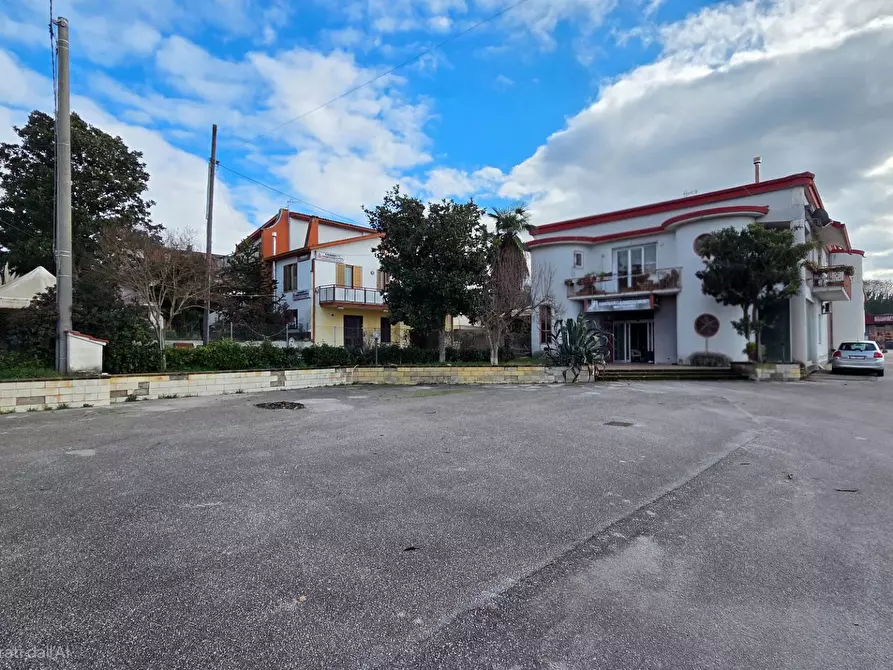 Immagine 2 di Locale commerciale in affitto  a Mirabella Eclano