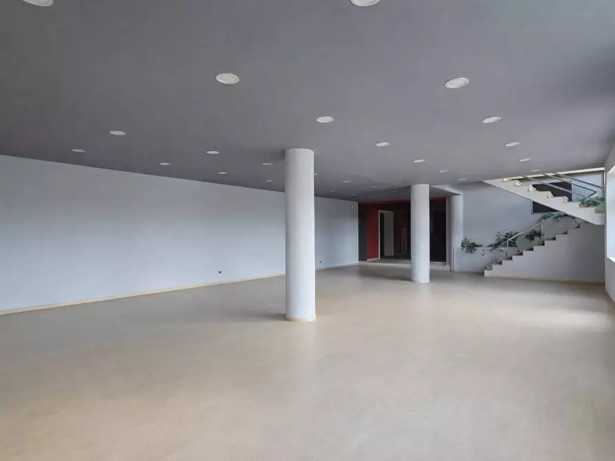 Immagine 14 di Locale commerciale in affitto  a Mirabella Eclano