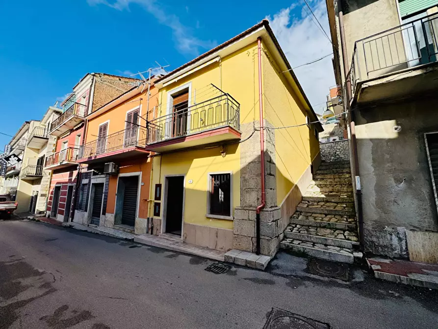 Immagine 1 di Casa semindipendente in vendita  in VIA ROMA 65 a Andretta