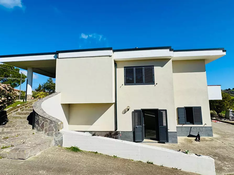 Immagine 5 di Villa in vendita  in CONTRADA paragano 30 a Ariano Irpino