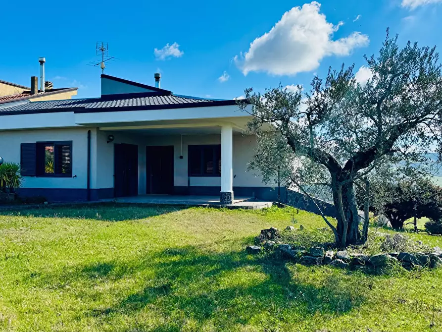 Immagine 1 di Villa in vendita  in CONTRADA paragano 30 a Ariano Irpino