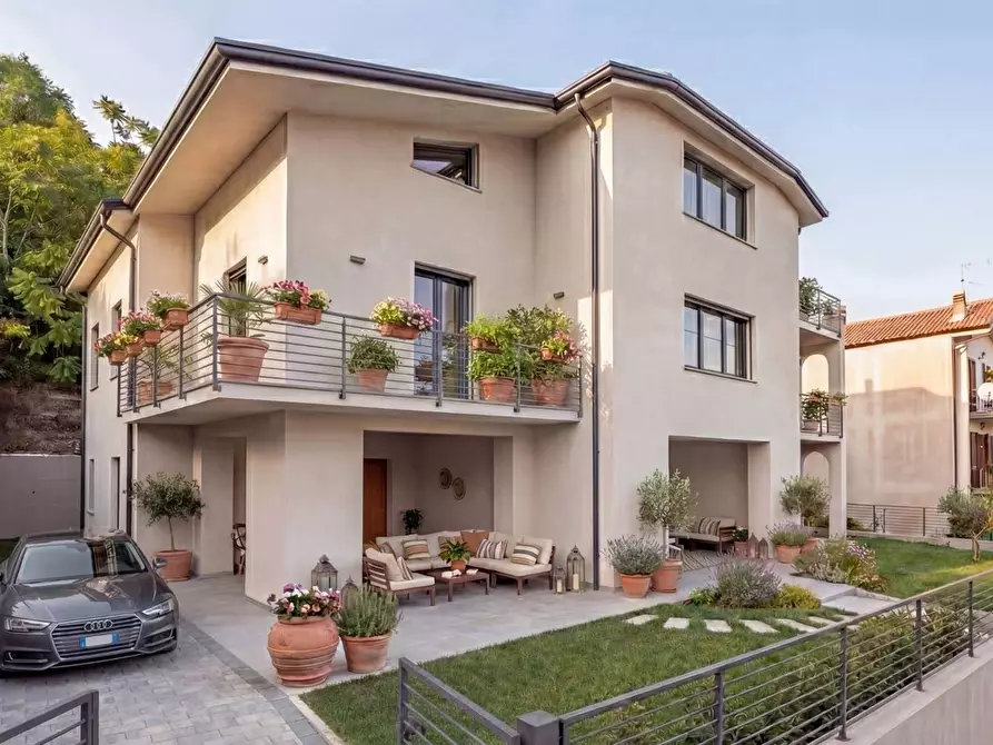 Immagine 5 di Villa in vendita  in VIA STAZIONE 35 a Ceppaloni