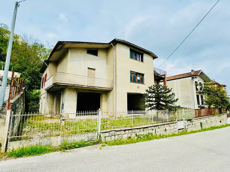 Immagine 4 di Villa in vendita  in VIA STAZIONE 35 a Ceppaloni