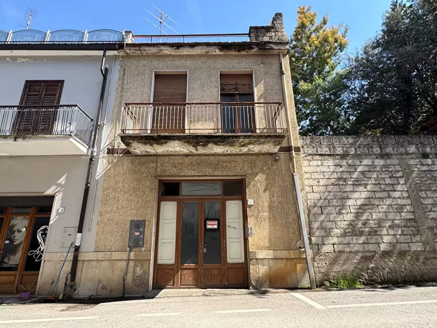 Immagine 1 di Casa semindipendente in vendita  in VIA COLORI a Mirabella Eclano