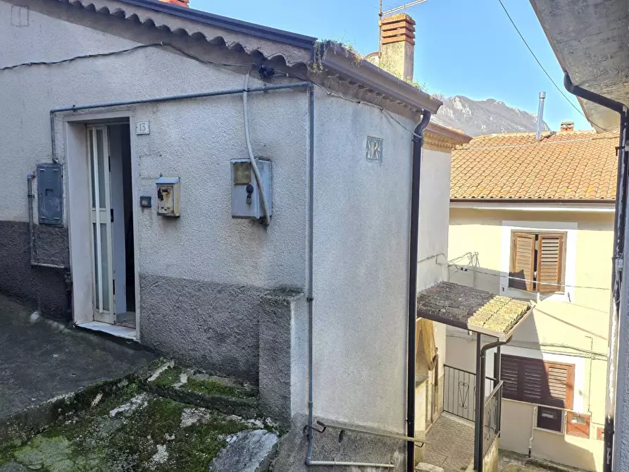 Immagine 1 di Casa semindipendente in vendita  in Vico Melfitana a Montemarano