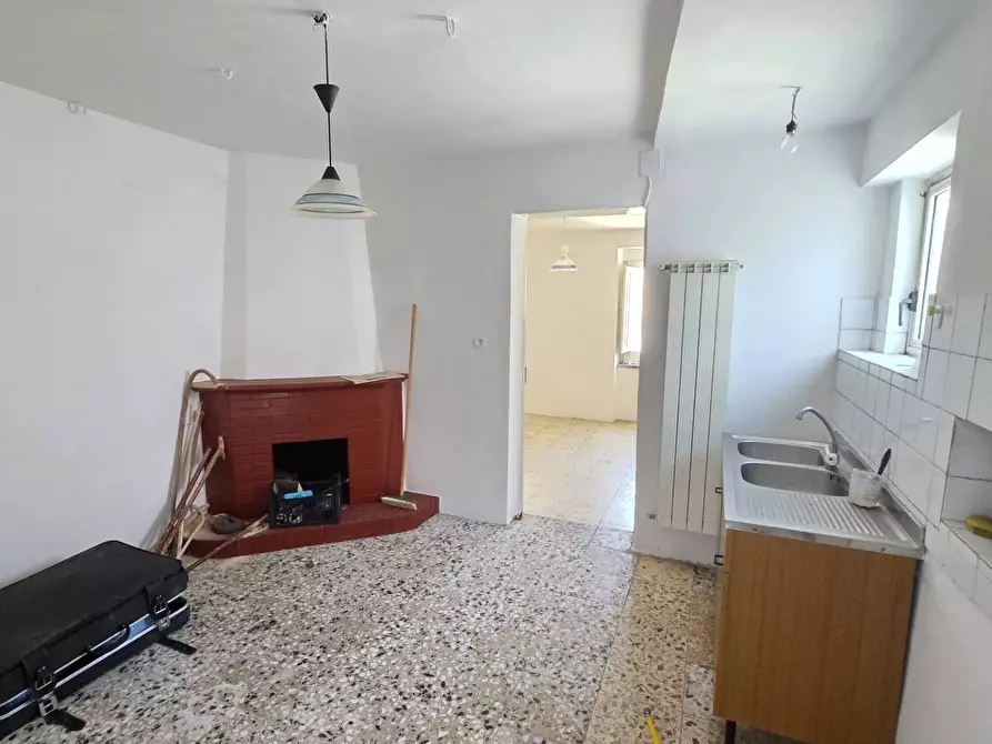 Immagine 2 di Casa semindipendente in vendita  in Vico Melfitana a Montemarano