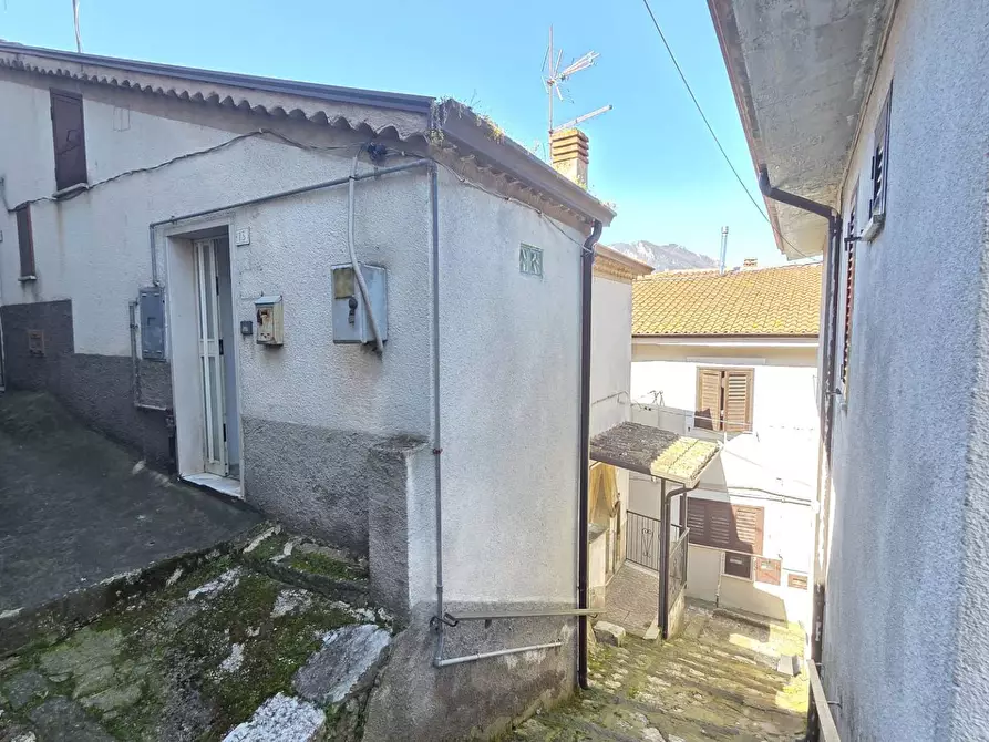 Immagine 6 di Casa semindipendente in vendita  in Vico Melfitana a Montemarano