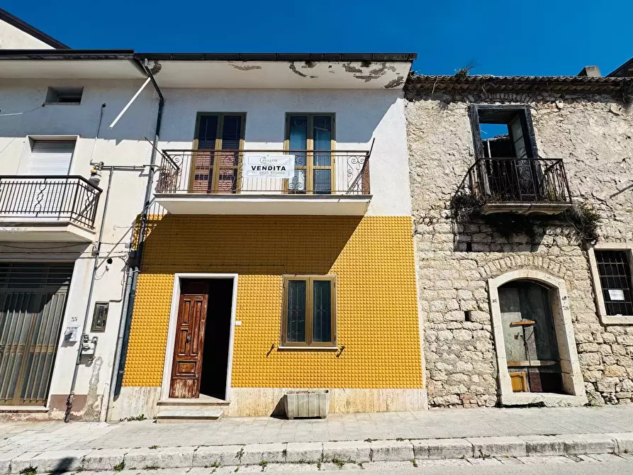 Immagine 1 di Casa semindipendente in vendita  in VIA CAPPUCCINI 30 a Gesualdo