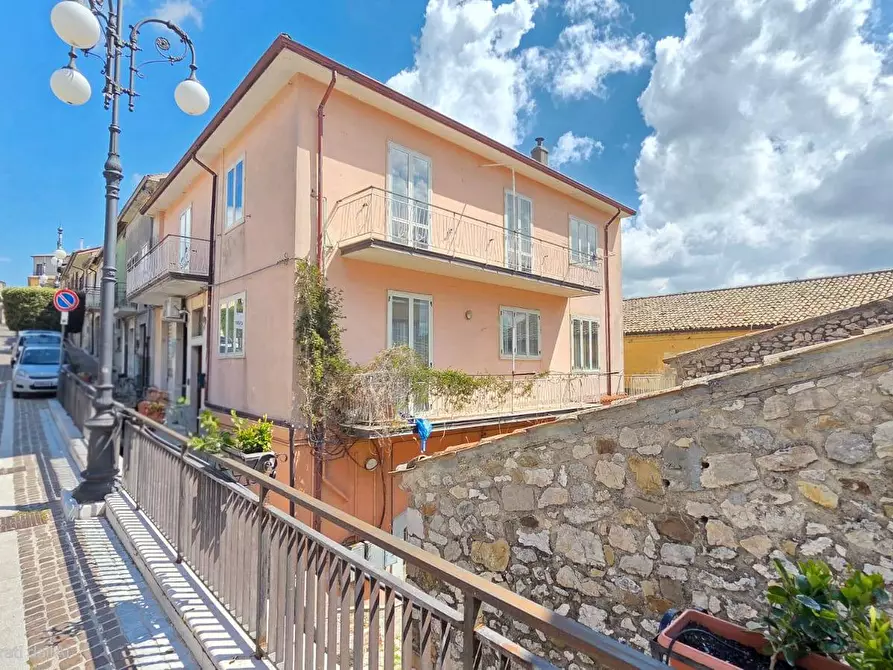 Immagine 1 di Casa semindipendente in vendita  in Via Roma a Andretta
