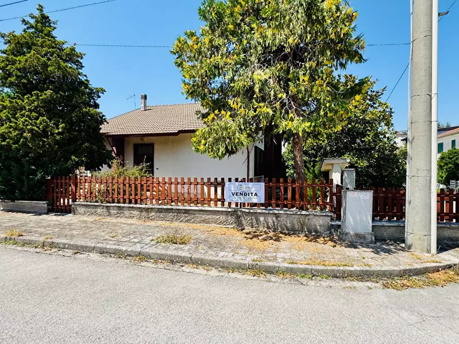 Immagine 22 di Villa in vendita  in VIA DEI MARTIRI a Greci