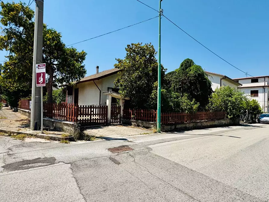 Immagine 17 di Villa in vendita  in VIA DEI MARTIRI a Greci
