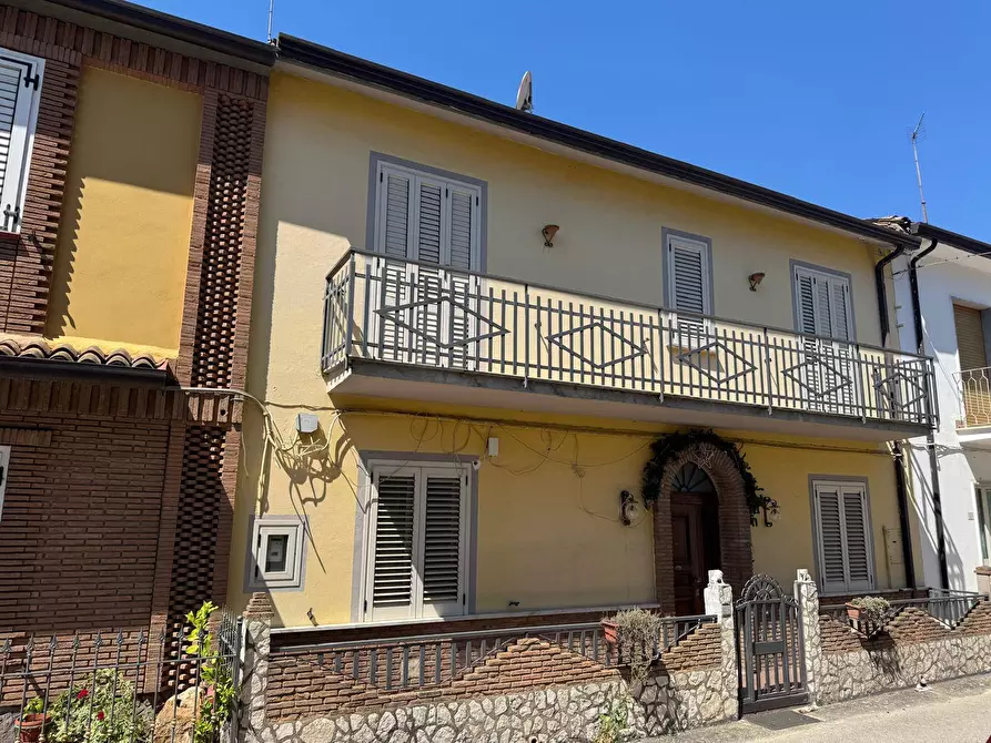 Immagine 1 di Casa semindipendente in affitto  in via giovanni boccaccio 11 a Grottaminarda
