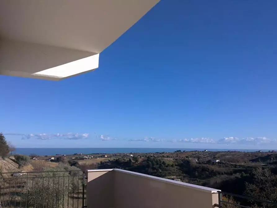 Immagine 21 di Villa in vendita  a San Benedetto Del Tronto