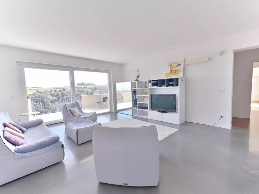 Immagine 11 di Villa in vendita  a San Benedetto Del Tronto