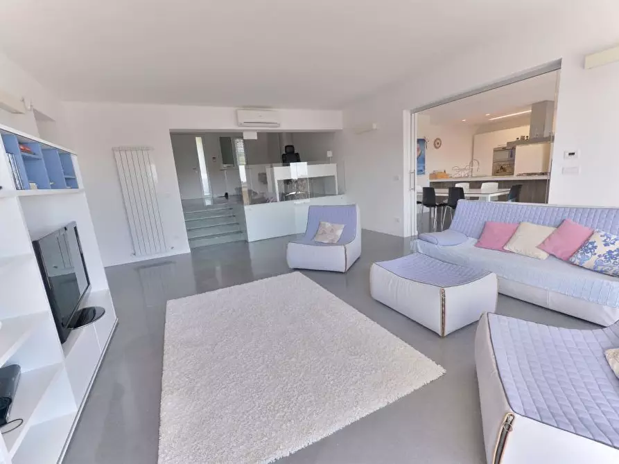 Immagine 12 di Villa in vendita  a San Benedetto Del Tronto