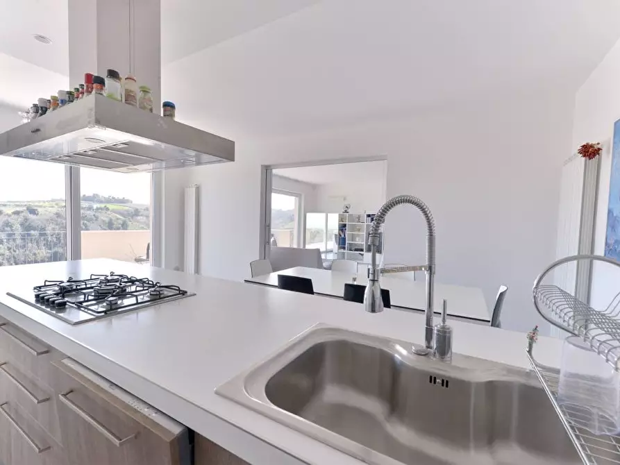 Immagine 14 di Villa in vendita  a San Benedetto Del Tronto