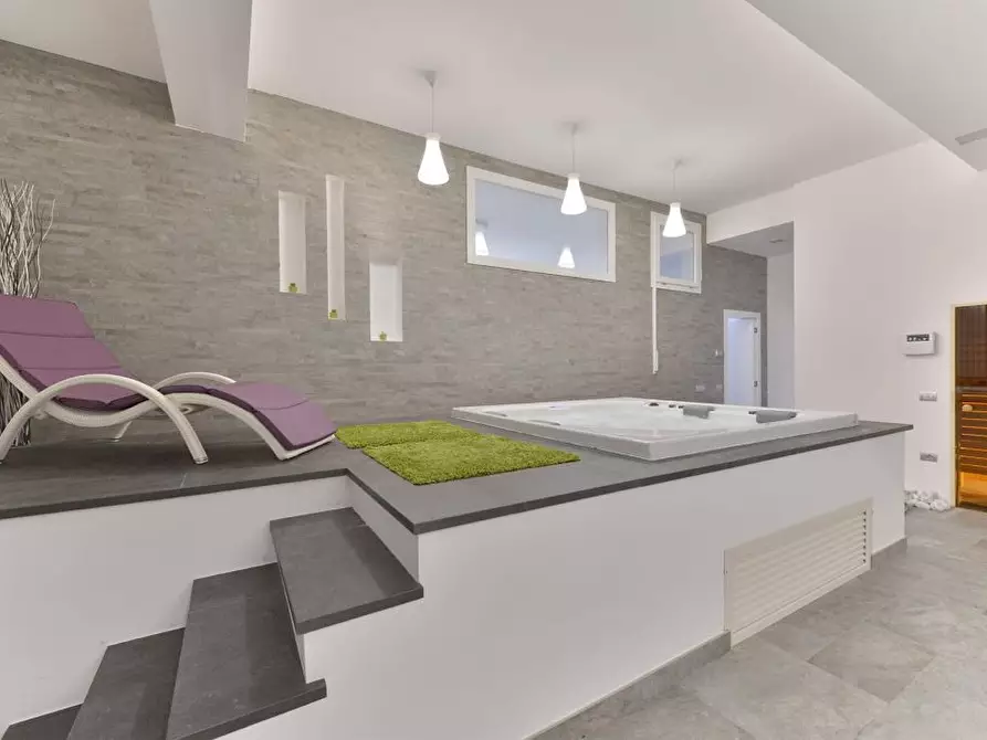 Immagine 2 di Villa in vendita  a San Benedetto Del Tronto