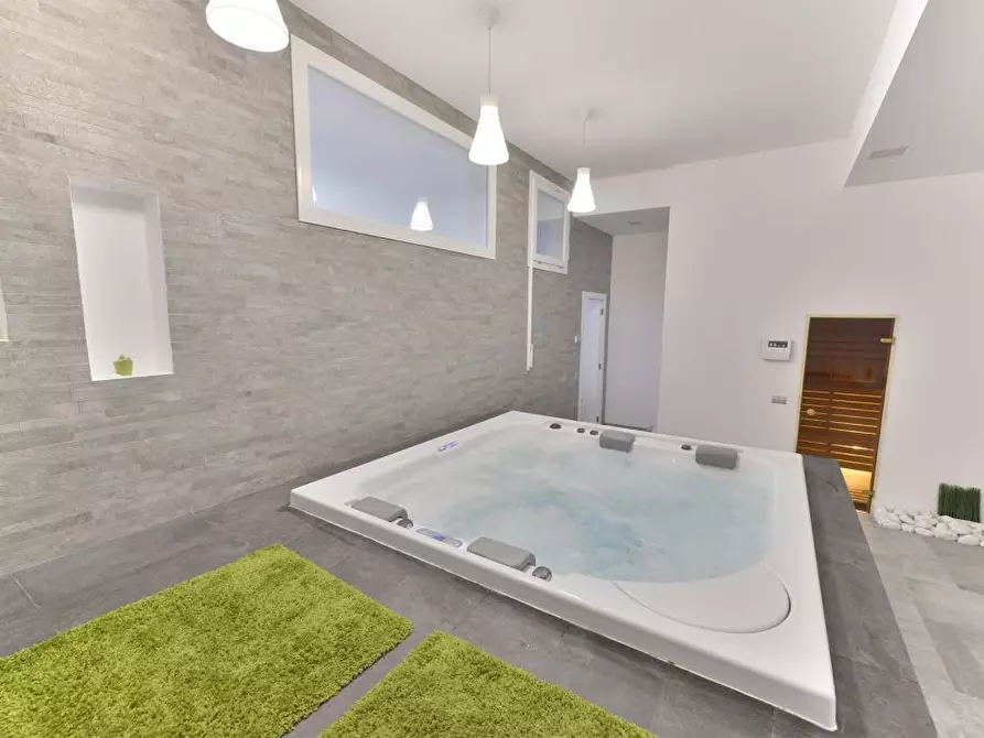 Immagine 25 di Villa in vendita  a San Benedetto Del Tronto