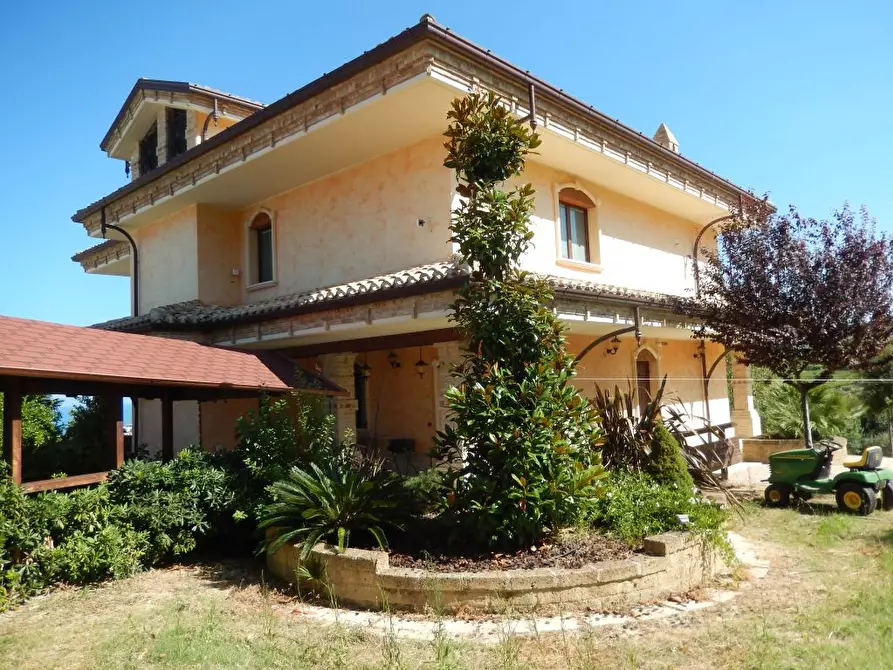 Immagine 4 di Villa in vendita  a Ancarano