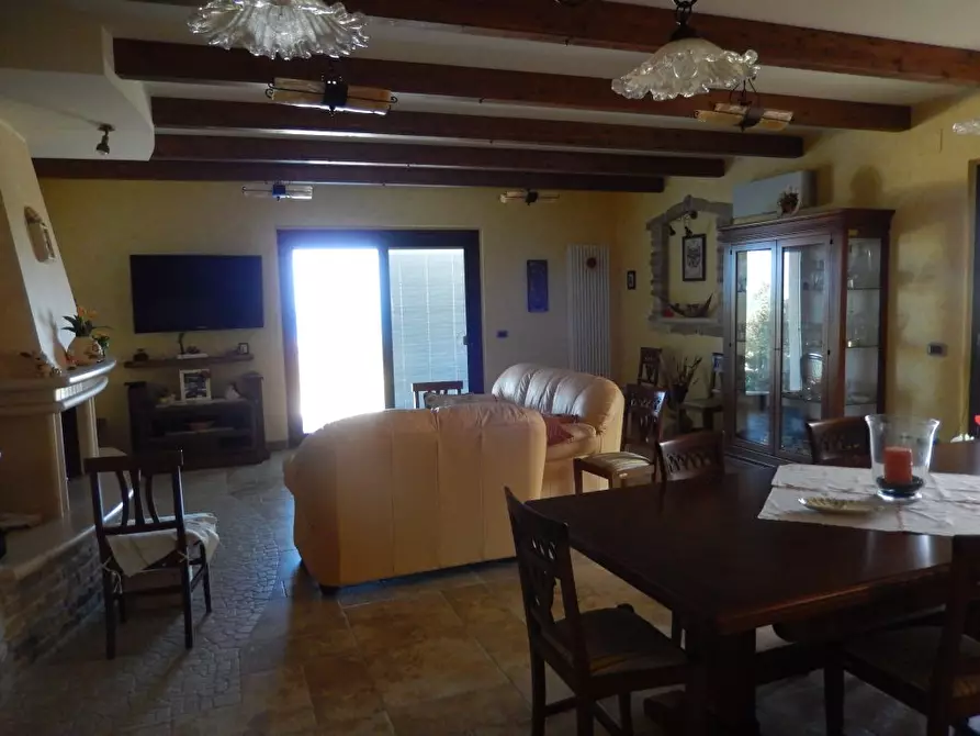 Immagine 11 di Villa in vendita  a Ancarano