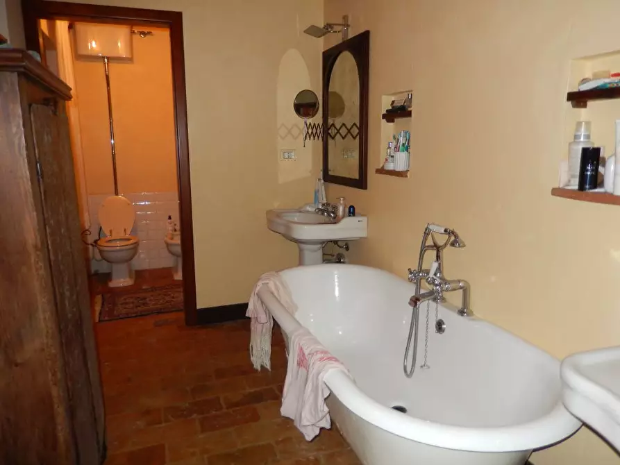 Immagine 35 di Rustico / casale in vendita  in Montelupone a Appignano