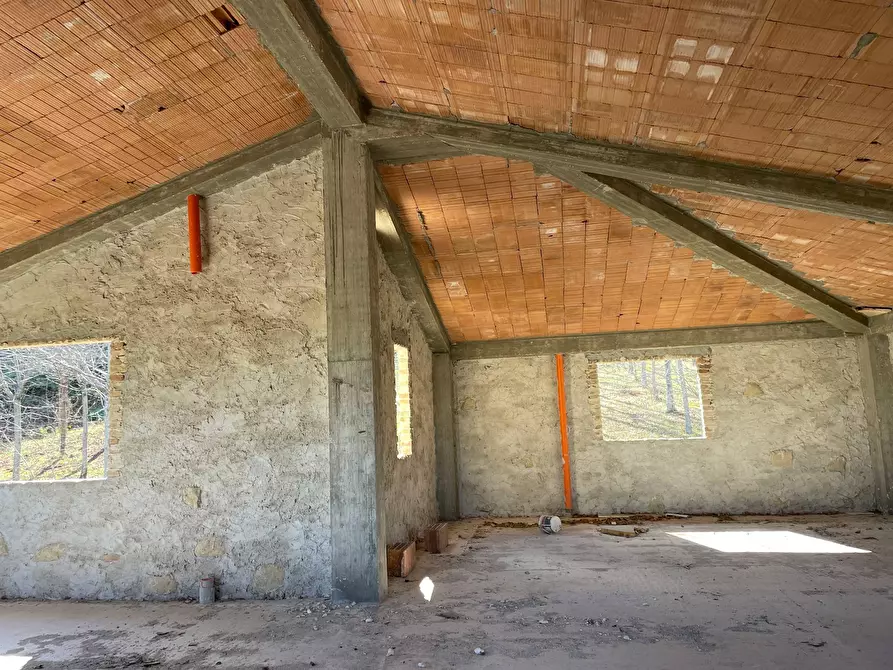 Immagine 17 di Rustico / casale in vendita  a Castignano