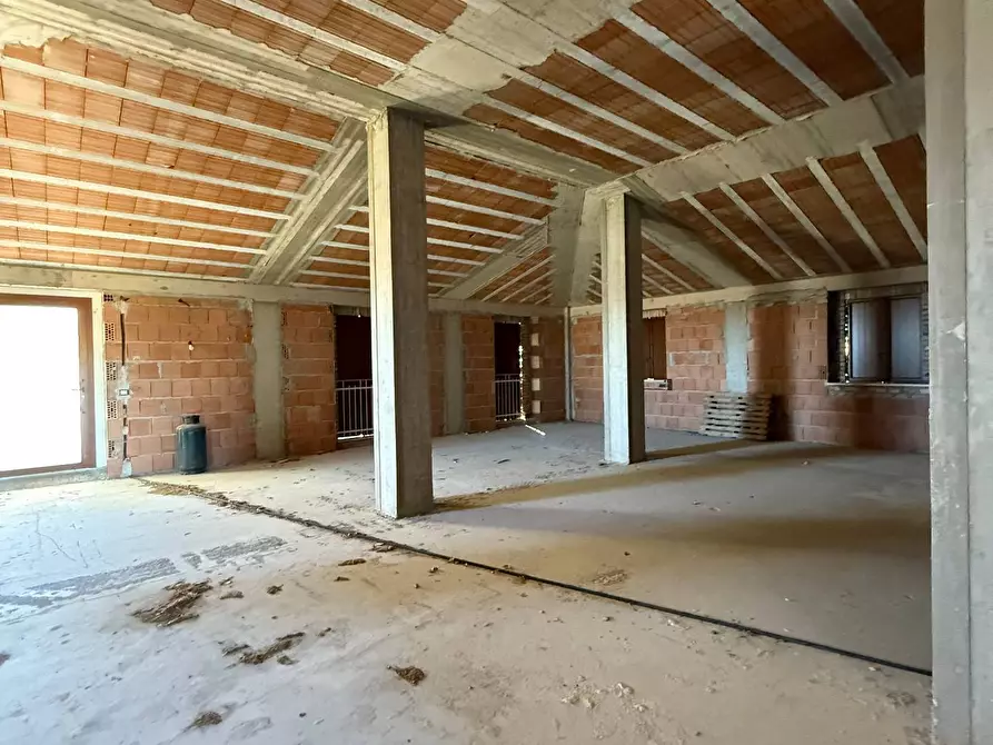 Immagine 9 di Rustico / casale in vendita  a Appignano Del Tronto